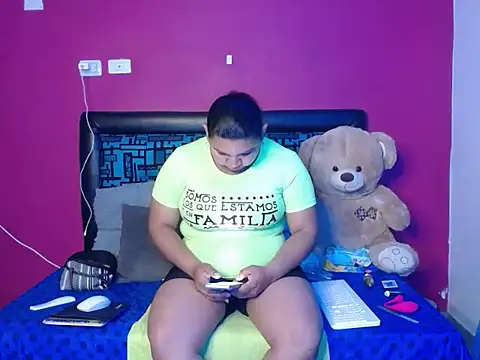 Snapshot of karolhot916 chatting on 09/30/25, 12:26 karolhot916 online show from 09/30/25, 12:26