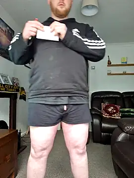 Snapshot of iang6348 chatting on 02/26/25, 04:45 iang6348 online show from 02/26/25, 04:45