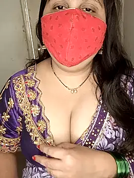 Snapshot of Love-priya chatting on 12/17/24, 07:29 Love-priya online show from 12/17/24, 07:29