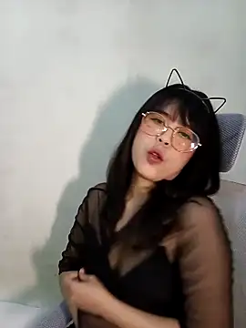 Snapshot of Chall_mee chatting on 09/30/25, 11:21 Chall mee online show from 09/30/25, 11:21