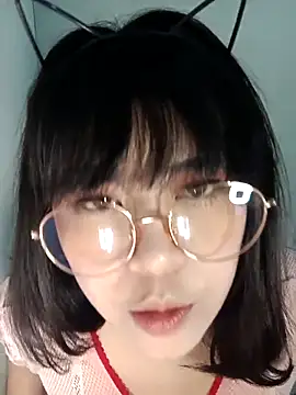 Snapshot of Chall_mee chatting on 10/18/25, 05:35 Chall mee online show from 10/18/25, 05:35