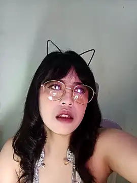 Snapshot of Chall_mee chatting on 11/20/25, 04:29 Chall mee online show from 11/20/25, 04:29