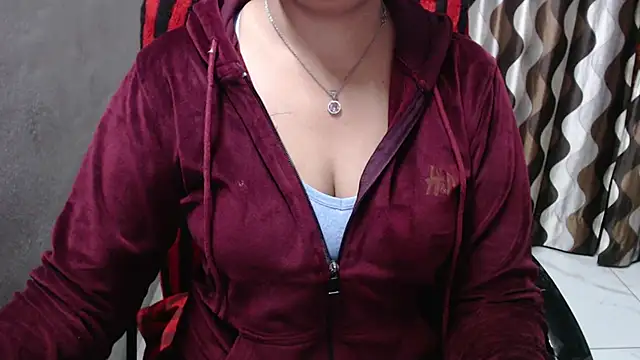 Snapshot of Kaur_Jannat chatting on 12/14/24, 04:42 Kaur Jannat online show from 12/14/24, 04:42