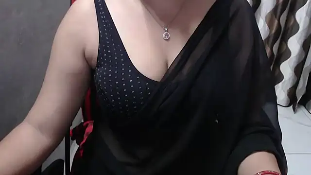 Snapshot of Kaur_Jannat chatting on 12/17/24, 06:09 Kaur Jannat online show from 12/17/24, 06:09