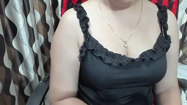 Snapshot of Kaur_Jannat chatting on 10/05/25, 05:44 Kaur Jannat online show from 10/05/25, 05:44