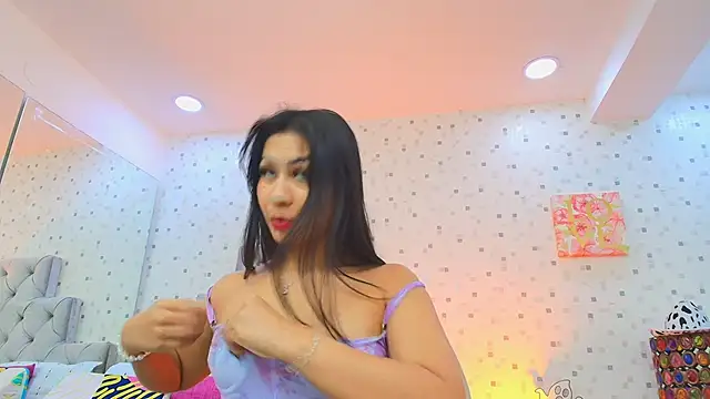 JulietaReyess online show from 10/04/25, 11:52