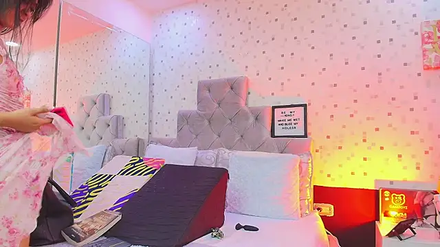 JulietaReyess online show from 11/06/25, 11:55