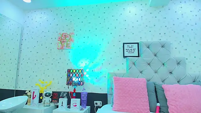 JulietaReyess online show from 11/15/25, 11:51