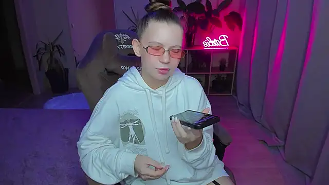 HelloRoxy online show from 12/03/24, 12:46