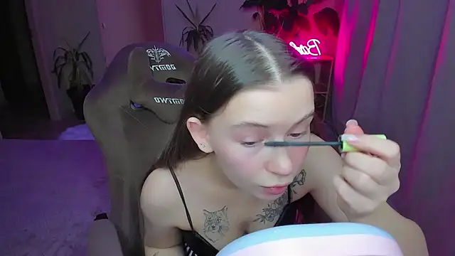 HelloRoxy online show from 12/05/24, 06:33