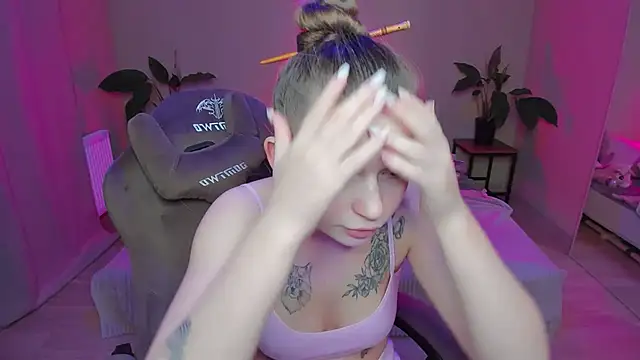 HelloRoxy online show from 12/14/24, 09:13