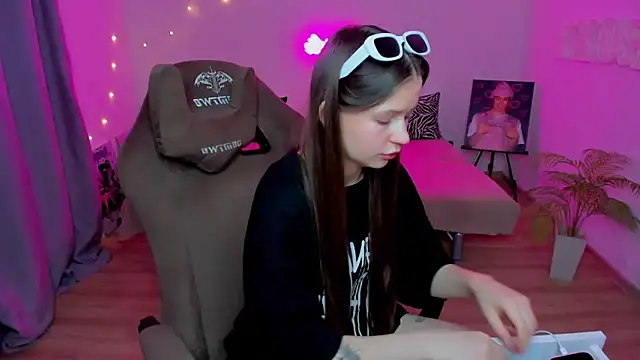 HelloRoxy online show from 11/24/25, 07:13