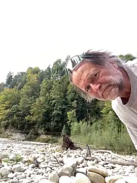 artXhibitor online show from 10/07/25, 01:41