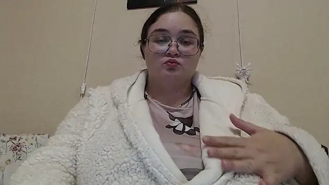 Snapshot of _mika_in_passion chatting on 09/28/25, 07:30 mika in passion online show from 09/28/25, 07:30