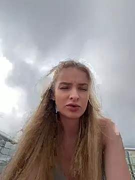 Snapshot of EvieEvans chatting on 06/06/26, 03:39 EvieEvans online show from 06/06/26, 03:39