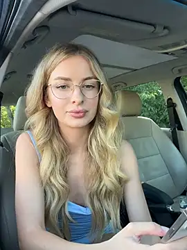 Snapshot of EvieEvans chatting on 07/09/26, 04:11 EvieEvans online show from 07/09/26, 04:11