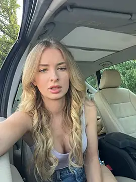 Snapshot of EvieEvans chatting on 07/16/26, 03:07 EvieEvans online show from 07/16/26, 03:07