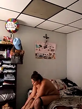 stefanie010 online show from 10/28/25, 06:32