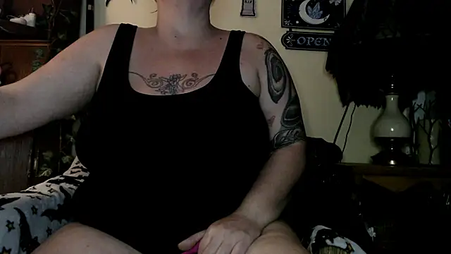 Snapshot of LeluLuvsYou chatting on 03/12/25, 03:02 LeluLuvsYou online show from 03/12/25, 03:02