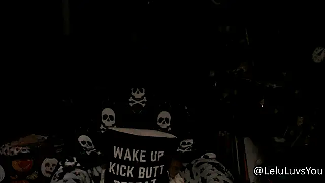 Snapshot of LeluLuvsYou chatting on 11/01/25, 05:42 LeluLuvsYou online show from 11/01/25, 05:42