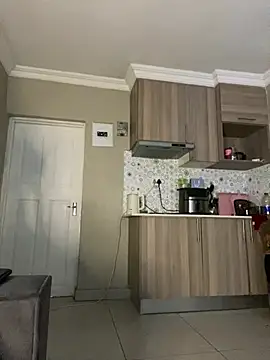 YellowHoneyDip online show from 04/08/26, 07:52