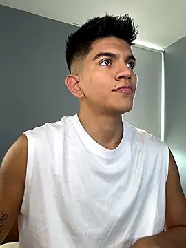 santiago 01 online show from 10/17/25, 09:28