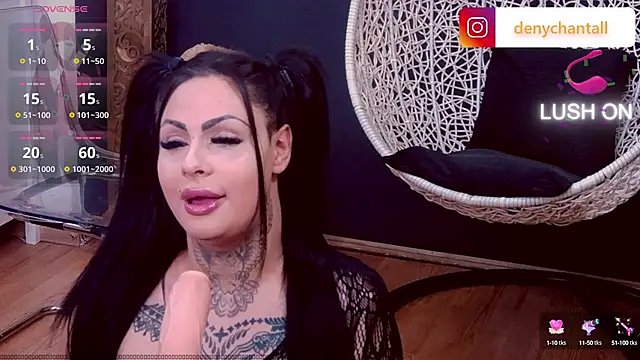 Snapshot of DeniSalome chatting on 12/22/24, 01:44 DeniSalome online show from 12/22/24, 01:44