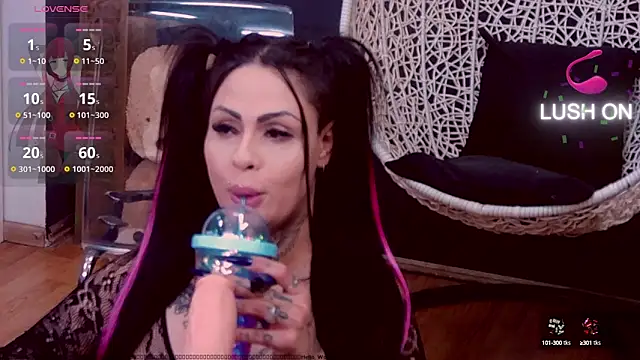 Snapshot of DeniSalome chatting on 02/04/25, 10:00 DeniSalome online show from 02/04/25, 10:00