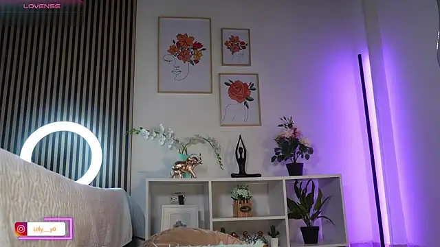 LillyDolls23 online show from 04/12/26, 01:27