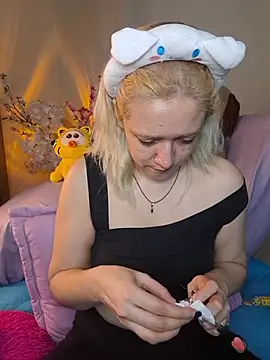 NaomiShimizu online show from 12/01/25, 09:09