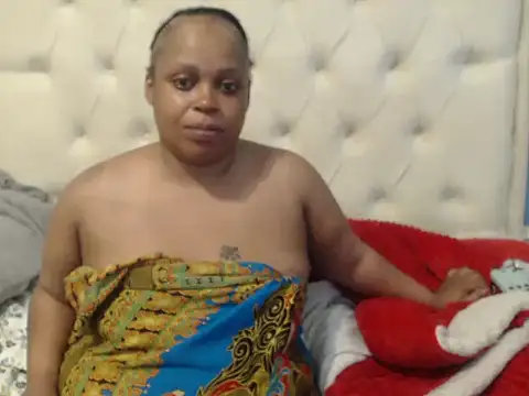 Snapshot of THESHORTQUEEN chatting on 11/17/25, 07:52 THESHORTQUEEN online show from 11/17/25, 07:52