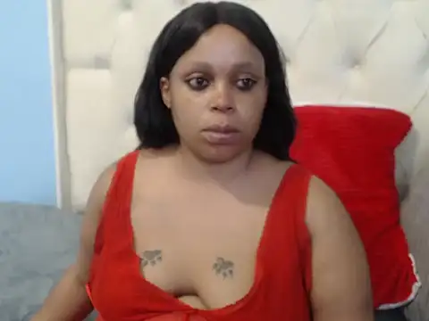 Snapshot of THESHORTQUEEN chatting on 11/24/25, 05:40 THESHORTQUEEN online show from 11/24/25, 05:40