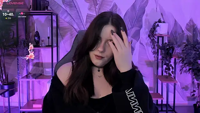 CoralineKeyns online show from 10/24/25, 07:49