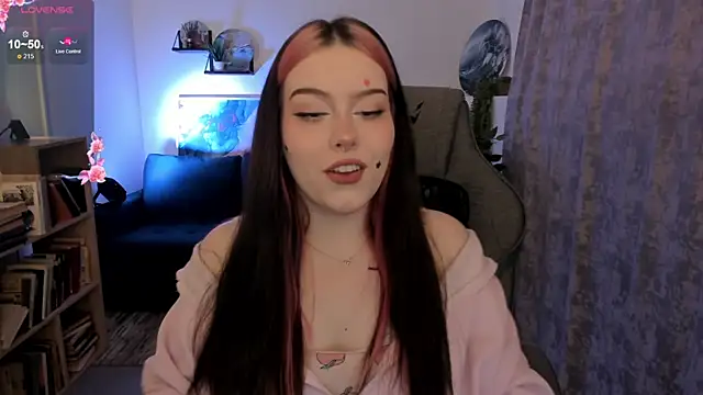 Snapshot of CoralineKeyns chatting on 05/11/26, 05:13 CoralineKeyns online show from 05/11/26, 05:13