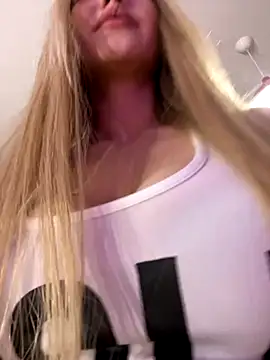 Lunalikaiya online show from 11/15/25, 05:42