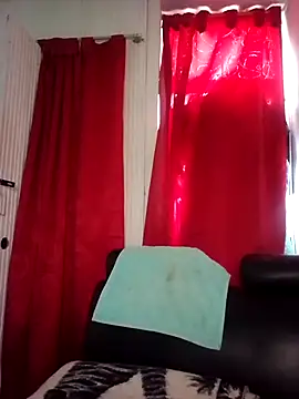 Snapshot of Cameron_puppy chatting on 09/18/25, 03:47 Cameron puppy online show from 09/18/25, 03:47