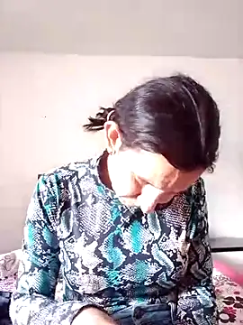 Snapshot of Cameron_puppy chatting on 10/31/25, 07:48 Cameron puppy online show from 10/31/25, 07:48