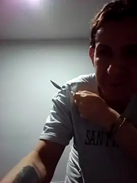 Snapshot of Cameron_puppy chatting on 11/11/25, 04:40 Cameron puppy online show from 11/11/25, 04:40