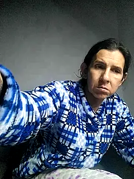 Snapshot of Cameron_puppy chatting on 12/15/25, 06:39 Cameron puppy online show from 12/15/25, 06:39