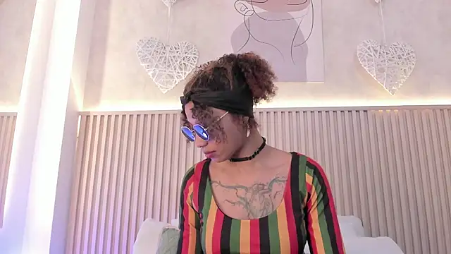 daiana curly online show from 10/26/25, 08:37