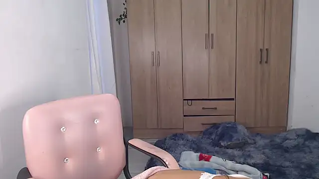 fairylatin222 online show from 02/25/25, 11:19