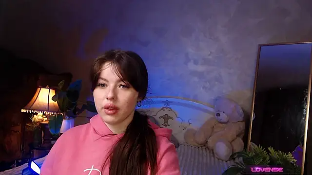 Snapshot of JulieHeets chatting on 12/04/24, 07:17 JulieHeets online show from 12/04/24, 07:17