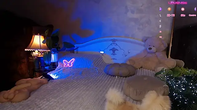 Snapshot of JulieHeets chatting on 12/28/24, 01:17 JulieHeets online show from 12/28/24, 01:17