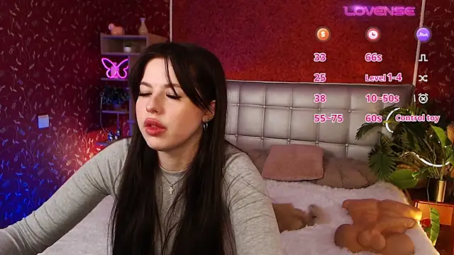 Snapshot of JulieHeets chatting on 02/13/25, 07:56 JulieHeets online show from 02/13/25, 07:56