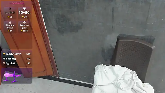 Snapshot of sweetyblowjob1 chatting on 12/30/24, 05:44 sweetyblowjob1 online show from 12/30/24, 05:44