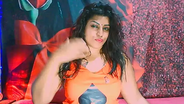 Snapshot of RoyalIndianCreamPuff chatting on 01/09/25, 06:04 RoyalIndianCreamPuff online show from 01/09/25, 06:04