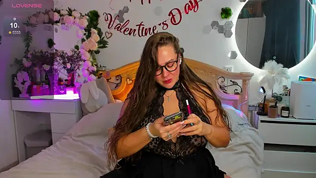 Snapshot of AurorHarris chatting on 02/11/25, 12:48 AurorHarris online show from 02/11/25, 12:48