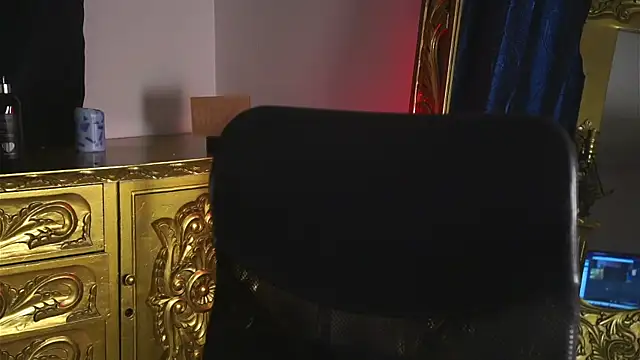 dantecoppolaa  online show from 01/21/25, 12:39