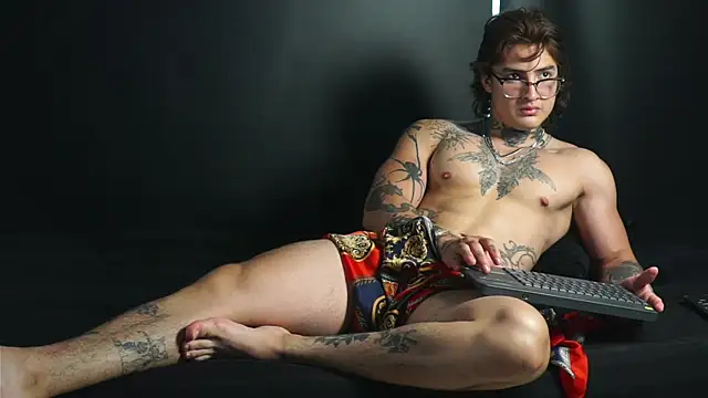 dantecoppolaa  online show from 09/23/25, 10:02