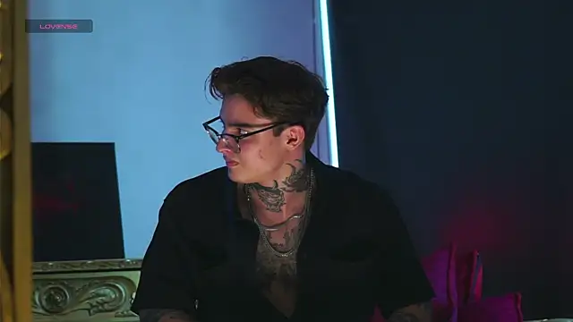 dantecoppolaa  online show from 10/19/25, 08:31